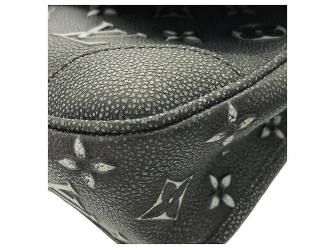 Borsa a tracolla Louis Vuitton Archy Messenger MM in pelle di vitello - vista 3