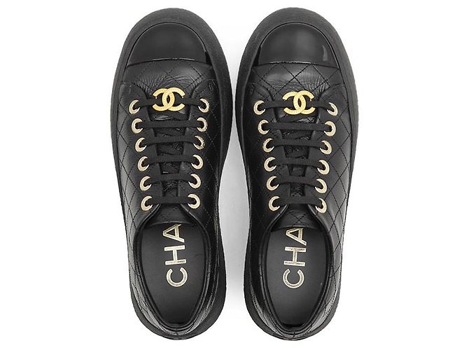 Sapatilhas Chanel em pele e pele envernizada acolchoadas - vista 8
