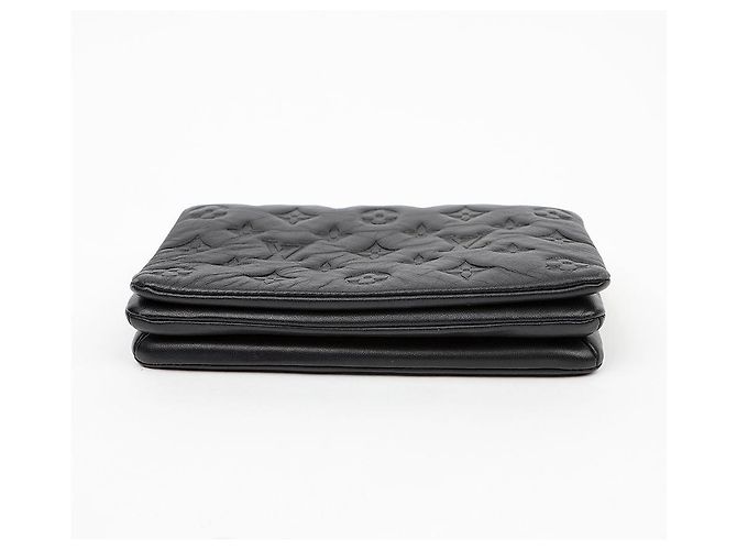 Louis Vuitton Borsa a tracolla Pochette Coussin Monogram in pelle di agnello nera - vista 4