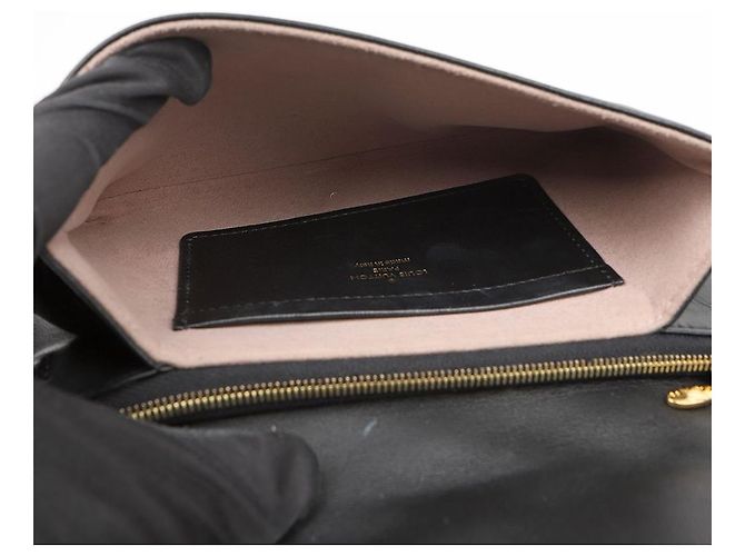 Louis Vuitton Borsa a tracolla Pochette Coussin Monogram in pelle di agnello nera - vista 9