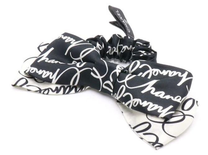 Chanel Scrunchie e fascia per capelli in nastro di seta con logo e lettere - vista 2
