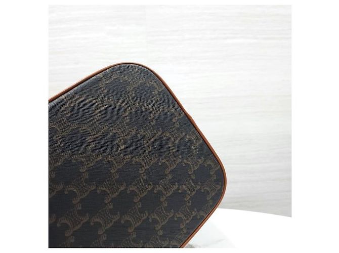 Céline Bolso Bucket Medium de Lona Triomphe Marrón - vue 8