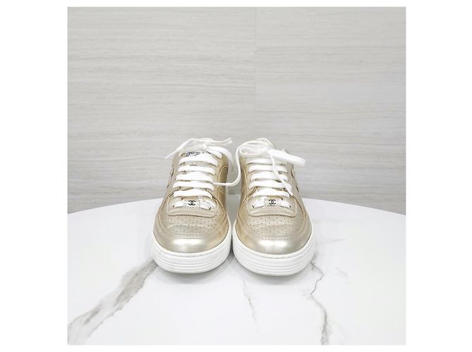 Chanel Sneakers dorate laminate - vista 10