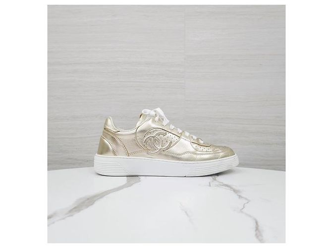 Chanel Sneakers dorate laminate - vista 4