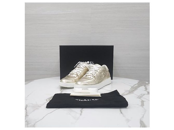Chanel Sneakers dorate laminate - vista 8