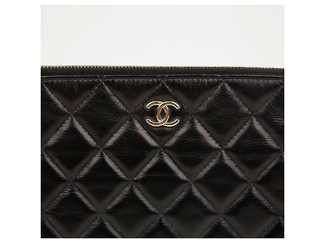 Chanel Clutch in pelle d'agnello matelassé nera con perle CC - vista 2