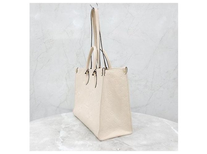 Louis Vuitton  mala Monogram Empreinte Onthego MM Cream - vista 2