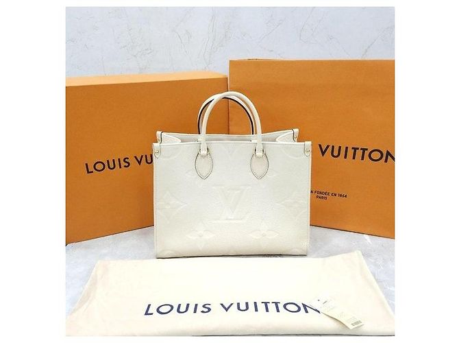 Louis Vuitton  mala Monogram Empreinte Onthego MM Cream - vista 9