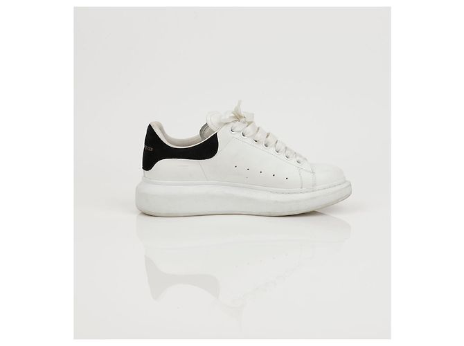 Alexander Mcqueen Baskets Oversole White Black Tab - vue 10