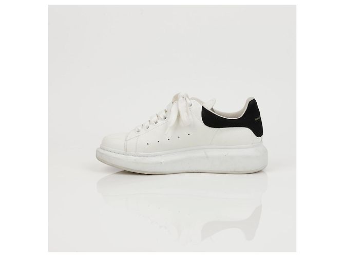 Alexander Mcqueen Baskets Oversole White Black Tab - vue 12