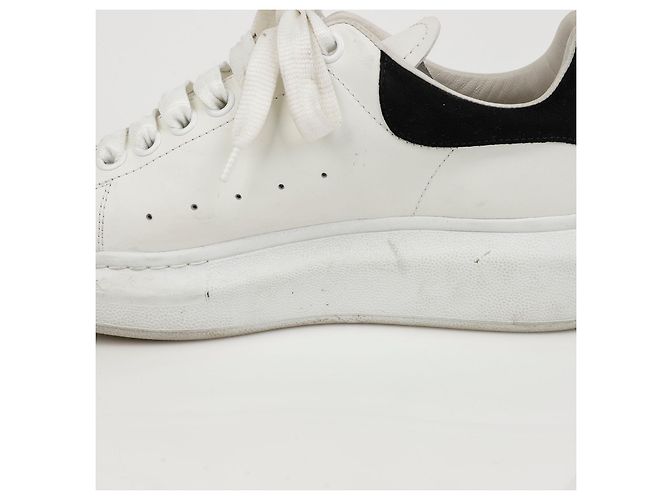 Alexander Mcqueen Baskets Oversole White Black Tab - vue 13