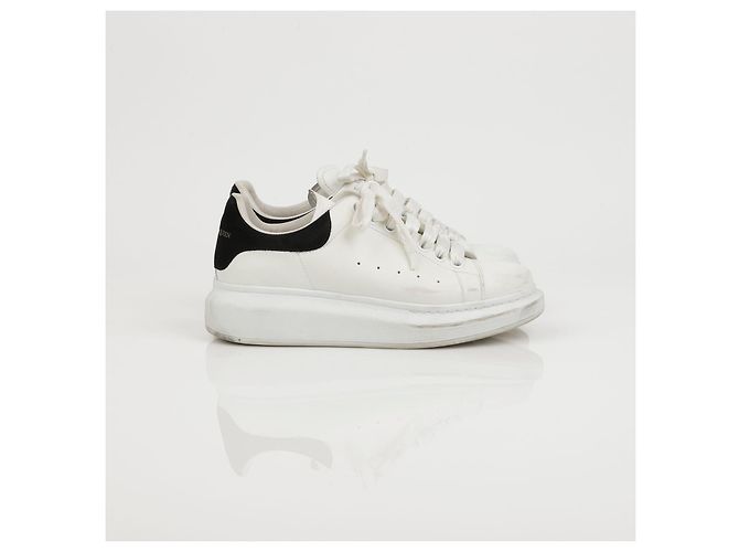 Alexander Mcqueen Baskets Oversole White Black Tab - vue 2