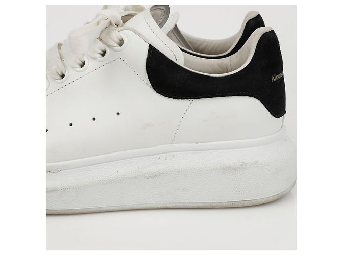 Alexander Mcqueen Baskets Oversole White Black Tab - vue 8