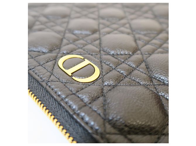Dior Borsa Clutch Caro Daily Large Cannage Nera e Dorata - vista 3