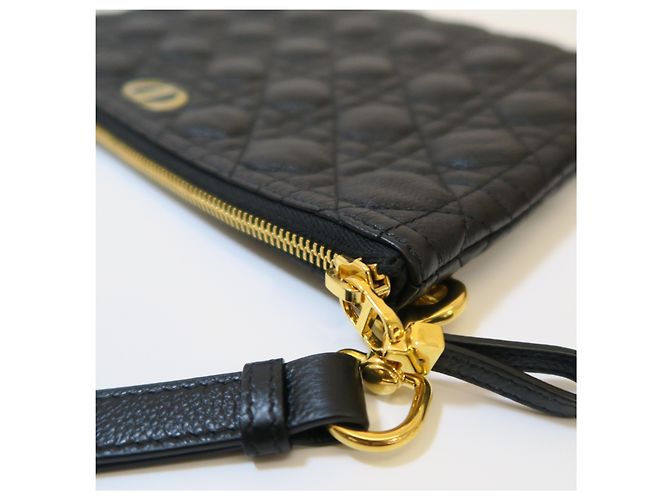 Dior Borsa Clutch Caro Daily Large Cannage Nera e Dorata - vista 4