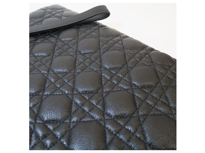 Dior Borsa Clutch Caro Daily Large Cannage Nera e Dorata - vista 5