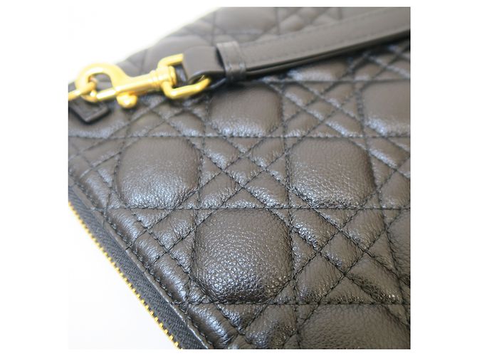 Dior Borsa Clutch Caro Daily Large Cannage Nera e Dorata - vista 6