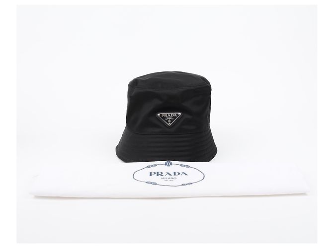 Prada Nylon Bucket Hat in Schwarz mit Dreiecks-Logo - Ansicht 5