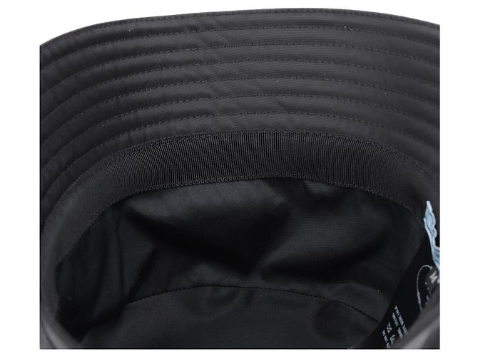 Prada Nylon Bucket Hat in Schwarz mit Dreiecks-Logo - Ansicht 6