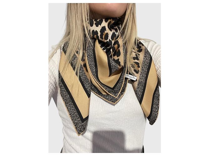 Lenço Dior leopardo castanho - vista 2