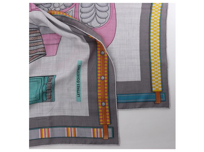 Hermès Carré Géant "LETTRES EQUESTRES" Sciarpa in Cashmere e Seta Grigia - vista 3