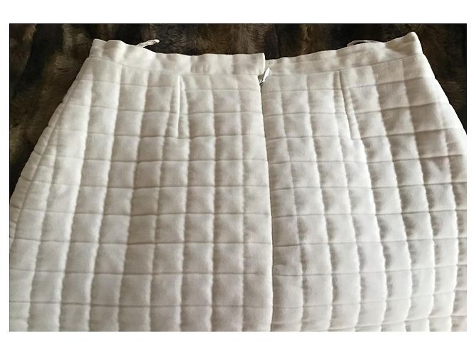 Jupe matelassée Chanel en laine blanche - vue 5