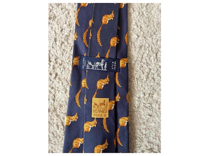 Cravatta Hermès in seta blu navy con motivo scoiattolo - vista 4
