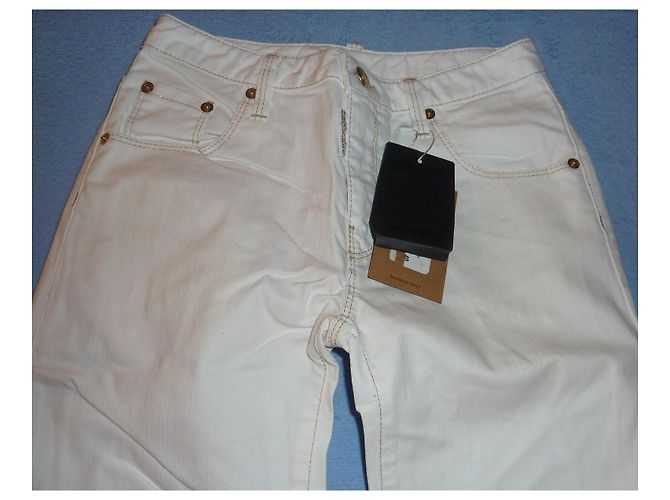 Dsquared2 Jeans bianchi con ricamo dorato - vista 3