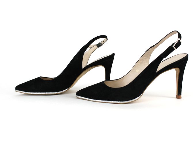 Louis Vuitton Pre-Loved Louis Vuitton x Yayoi Kusama Monogram pumps for  Women - Black in Bahrain | Level Shoes