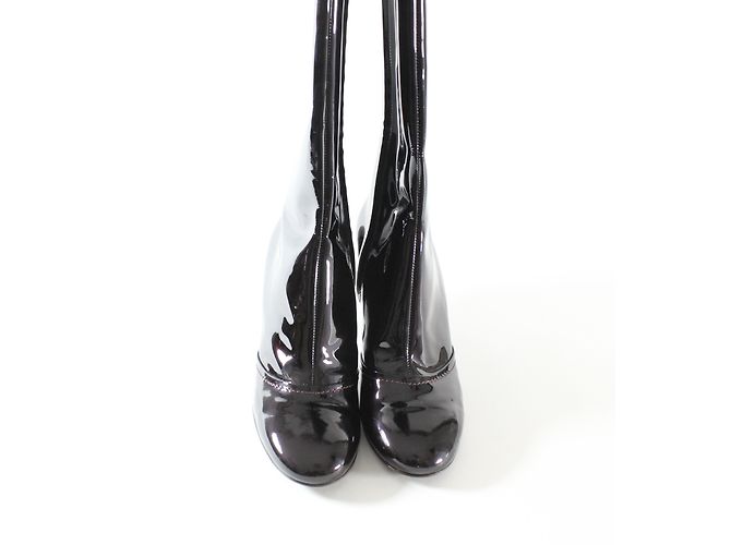 Botas Louis Vuitton de charol negro 39