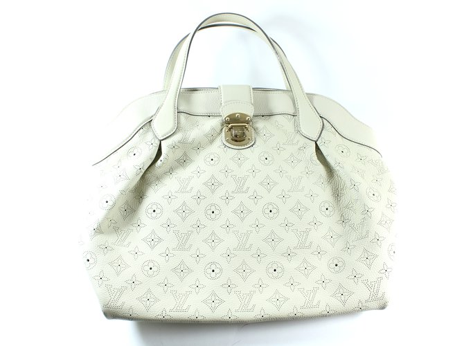 Cirrus Louis Vuitton Handbags Cream Leather  ref.5314