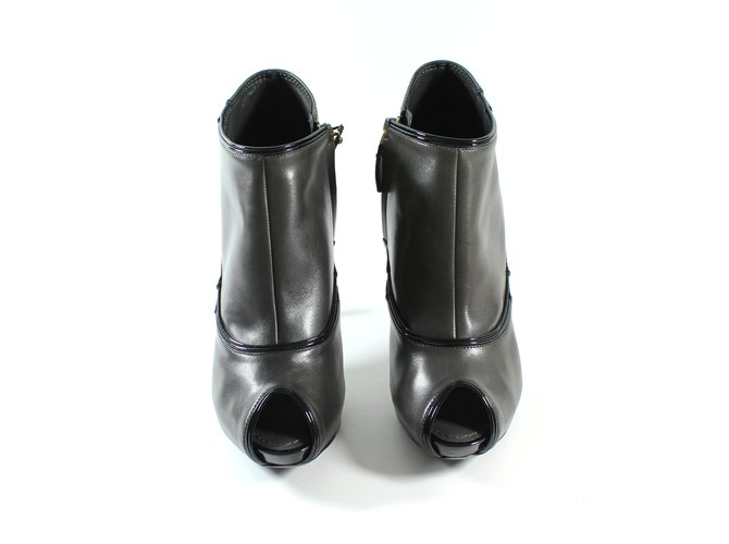 Louis Vuitton Ankle Boots Grey Leather  ref.5317