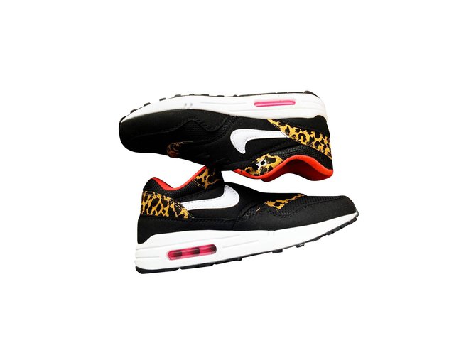 Nike Sneakers Leopard print Deerskin  ref.5873