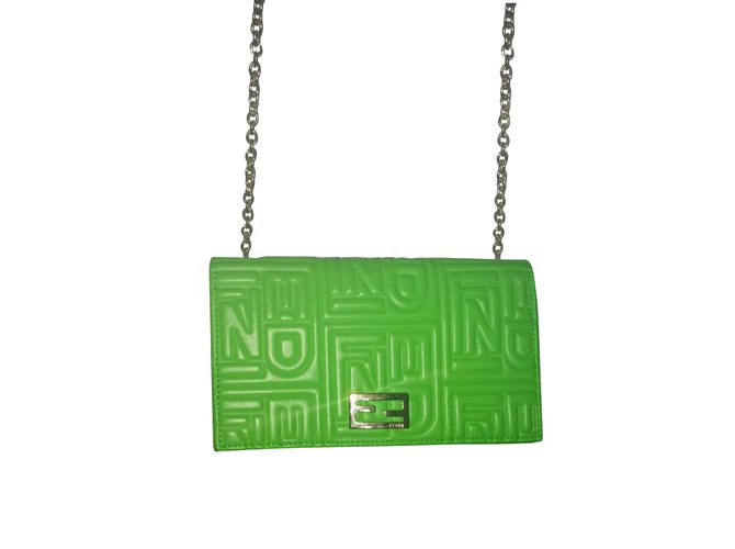 Fendi Clutch bags Green Leather  ref.5905