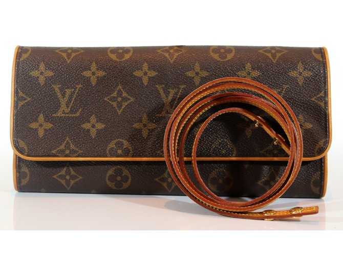 Louis Vuitton Clutch bags Brown Cloth  ref.6481