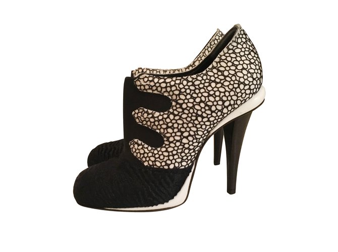 fendi heels with fur