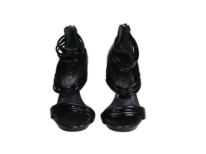 Alexander McQueen Sandalen aus schwarzem Lackleder Größe 37