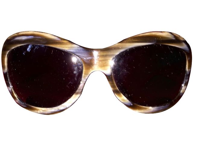 Gafas de sol Chanel en cuero acolchado beige