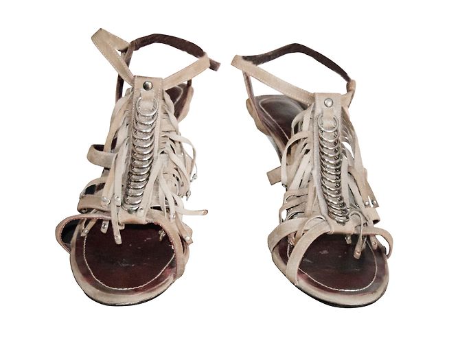 Barbara Bui Wildleder Sandalen mit Perlenfransen 11cm Braun