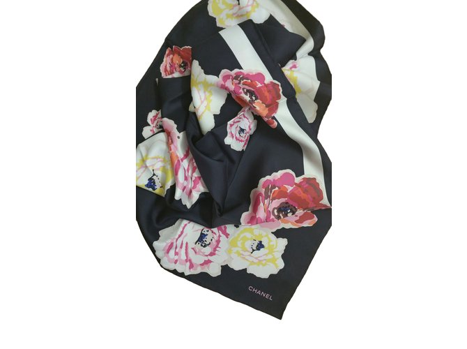Chanel Silk scarves Black  ref.8639
