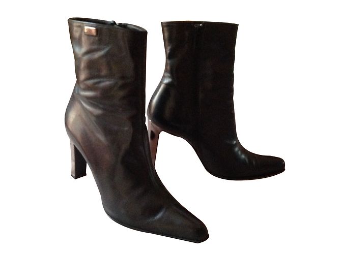 Botines Versace de piel negra Negro