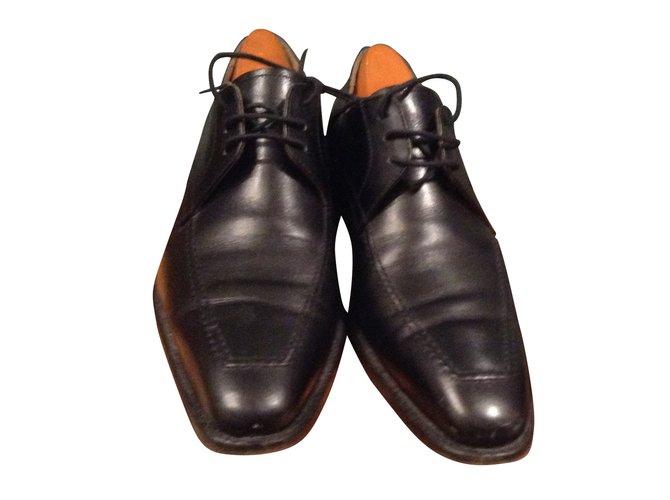 Autre Marque Derbies en cuir noir taille 41 