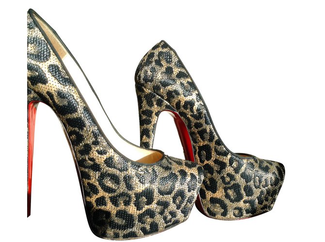 Christian Louboutin Escarpins Imprimé léopard  ref.10502