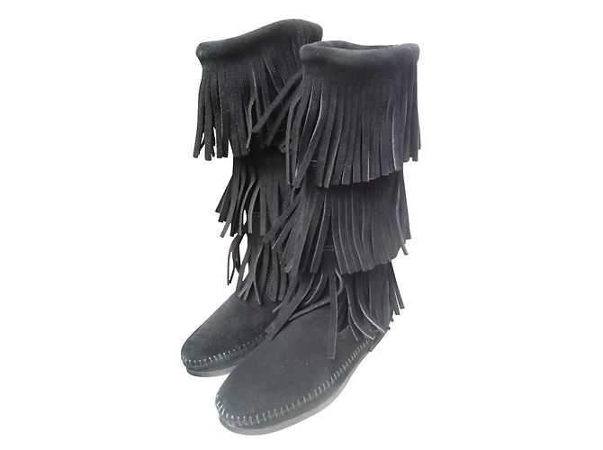 Minnetonka Boots Black