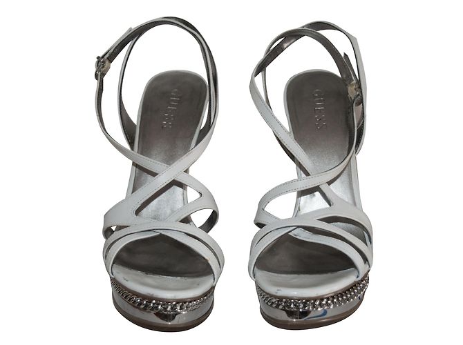 Guess Ledersandalen mit Kette Weiß