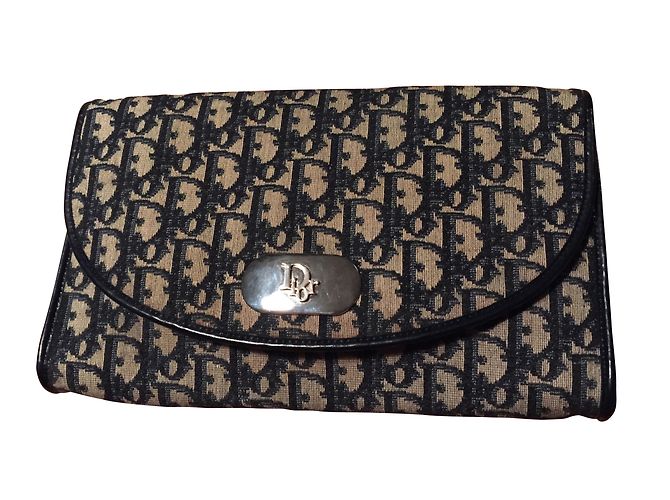 Dior pochette, trousse à fermoir pression.