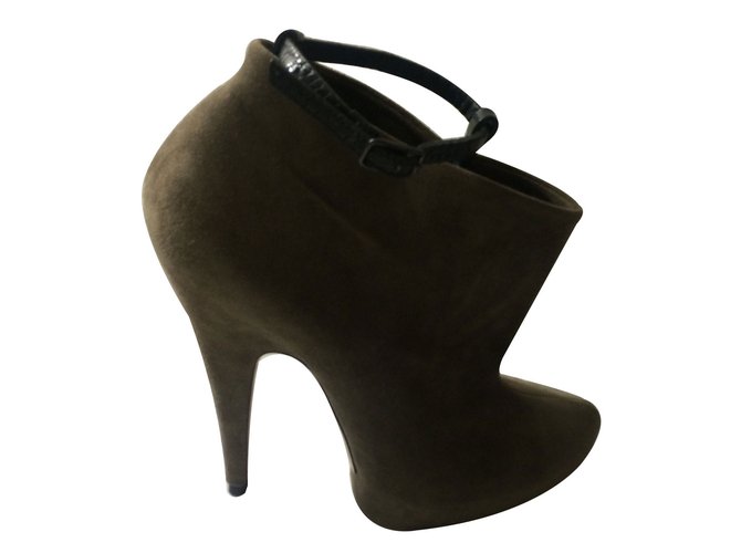 Givenchy Ankle Boots Khaki Suede  ref.12880