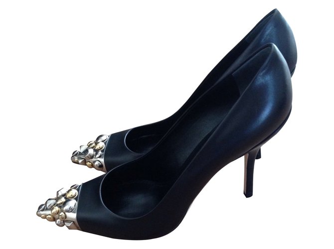 black heels louis vuitton