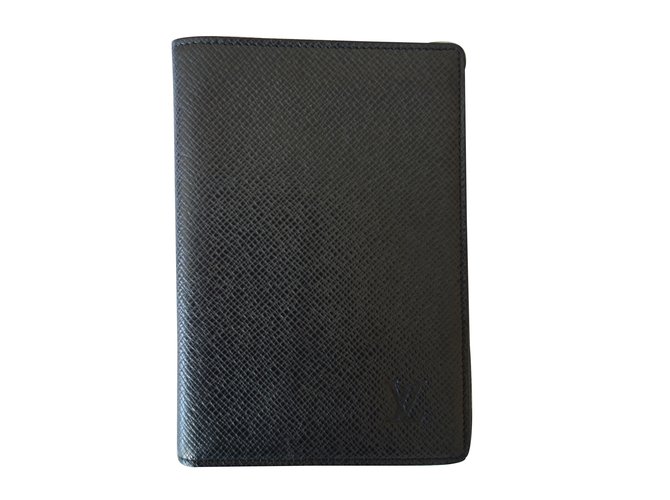 Louis Vuitton Porte Passeport Cuir Noir  ref.14107