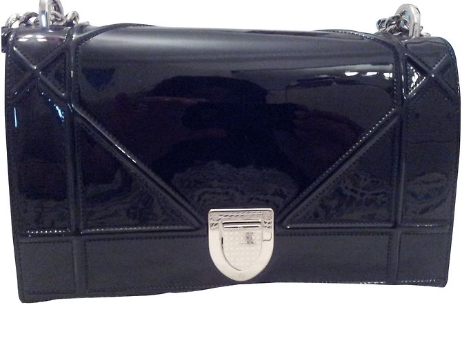 Dior Diorama Handtasche aus schwarzem Lackleder